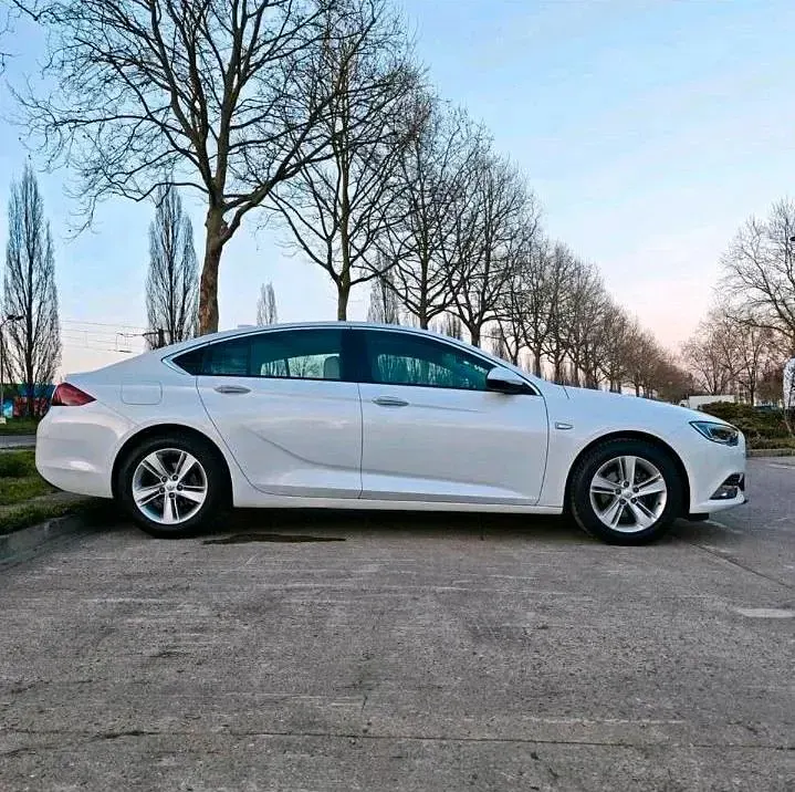 Gebraucht Opel Insignia Innovation 141 PS (103 kW) 2017 Weiß Limousine