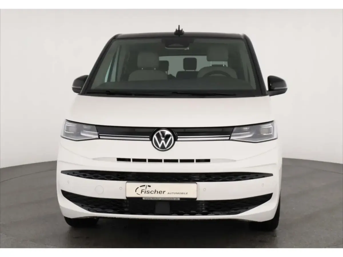 Second-hand VW Multivan Life 150 CP (110 kW) 2026 Monovolum