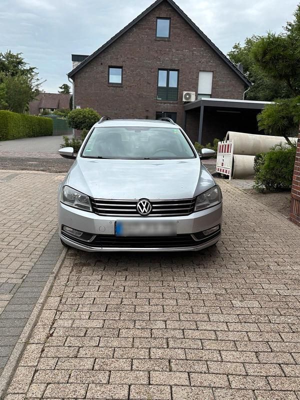 Silber Gebraucht 2013 VW Passat Kombi | 5.300 € (Teuer) - Bild 1/4