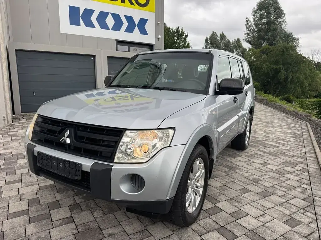 Gebraucht Mitsubishi Pajero Invite 170 PS (125 kW) 2008 Silber SUV
