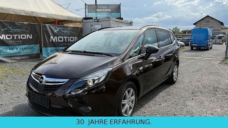 Braun Gebraucht 2015 Opel Zafira Tourer drive Van / Kleinbus | 8.680 € (Guter Preis) - Bild 1/4