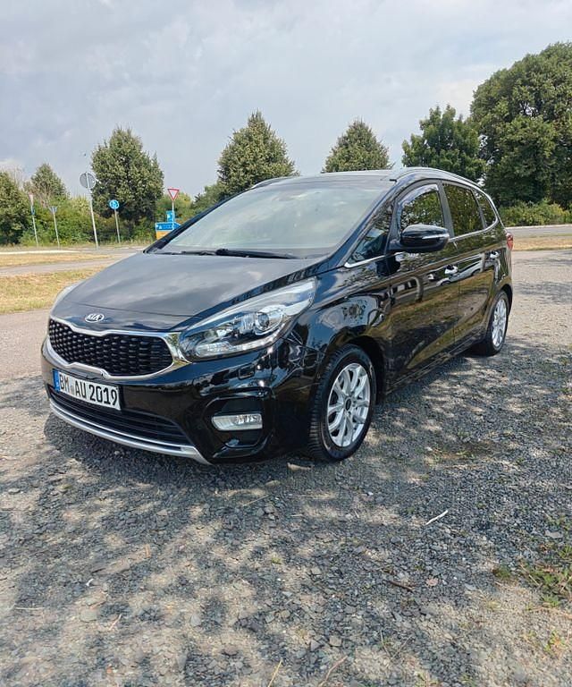 Schwarz Gebraucht 2016 Kia Carens Spirit Van / Kleinbus | 12.200 € (Fairer Preis) - Bild 1/4