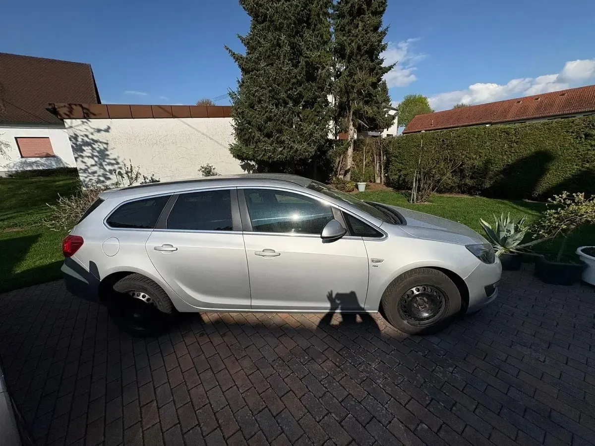 Gebraucht Opel Astra Energy 140 PS (102 kW) 2014 Silber Kombi