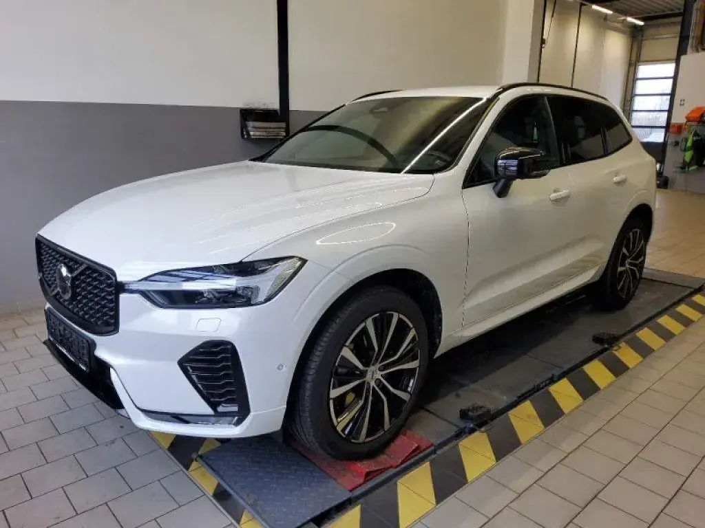 Gebraucht Volvo XC60 Plus 250 PS (183 kW) 2023 Crystal white SUV