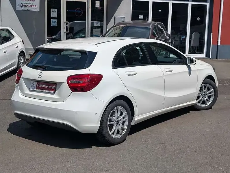 Gebraucht Mercedes A160 Style 102 PS (75 kW) 2017 Weiß Limousine