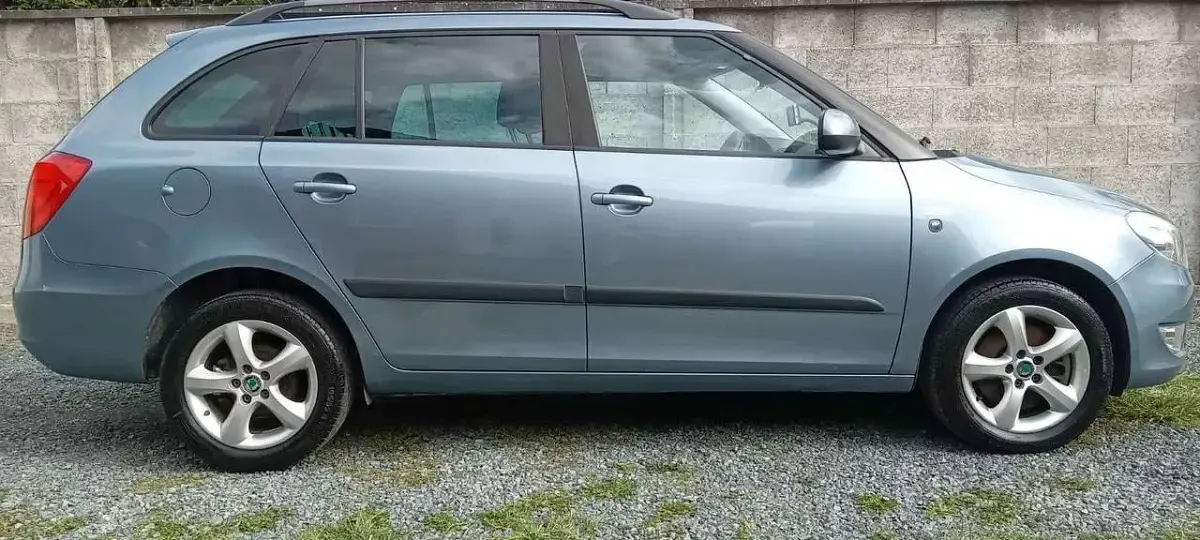 Gebraucht Skoda Fabia Ambiente 105 PS (77 kW) 2011 Grau Kombi
