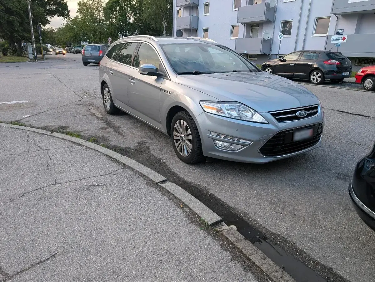 Gebraucht Ford Mondeo Titanium 140 PS (102 kW) 2013 Blau Kombi