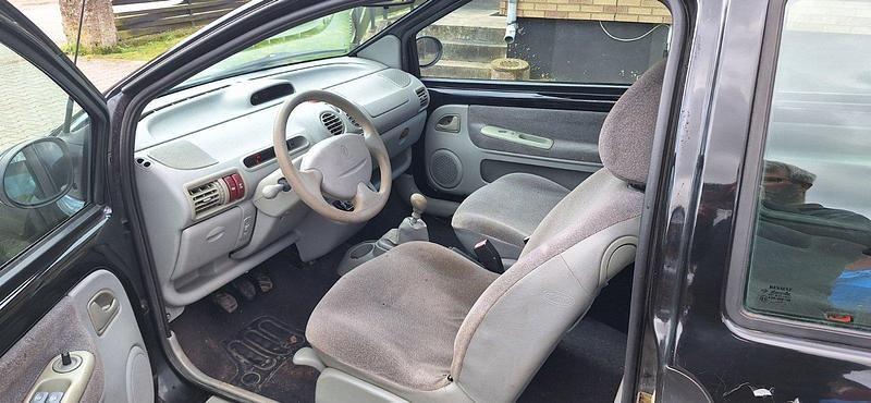 Gebraucht Renault Twingo Authentique 58 PS (42 kW) 1998 Schwarz Kleinwagen