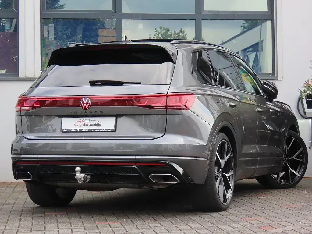 Gebraucht VW Touareg 286 PS (210 kW) 2024 Grau SUV