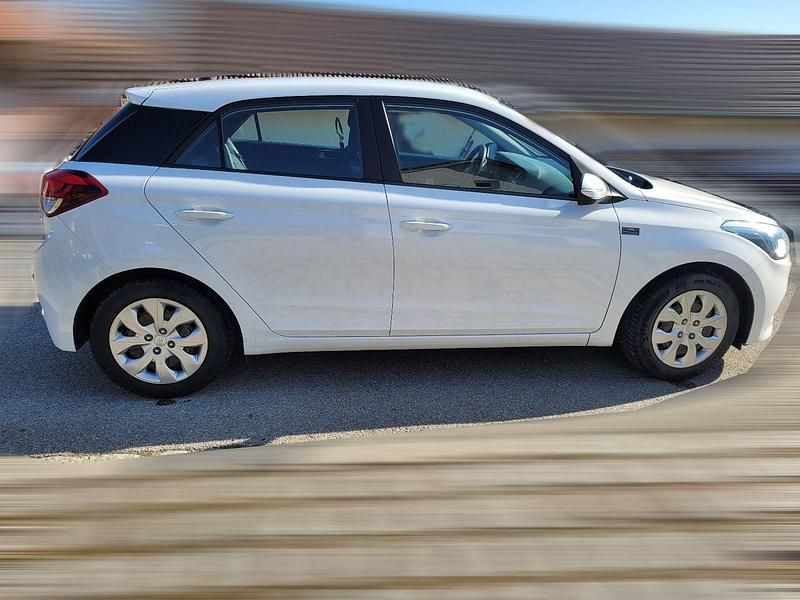 Gebraucht Hyundai i20 GO! 75 PS (55 kW) 2016 Weiß Kleinwagen