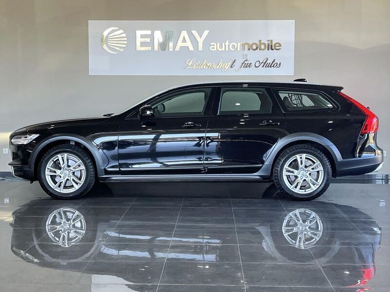 Onyx black / metallic Gebraucht 2019 Volvo V90 CC Kombi | 34.989 € (Guter Preis) - Bild 1/4
