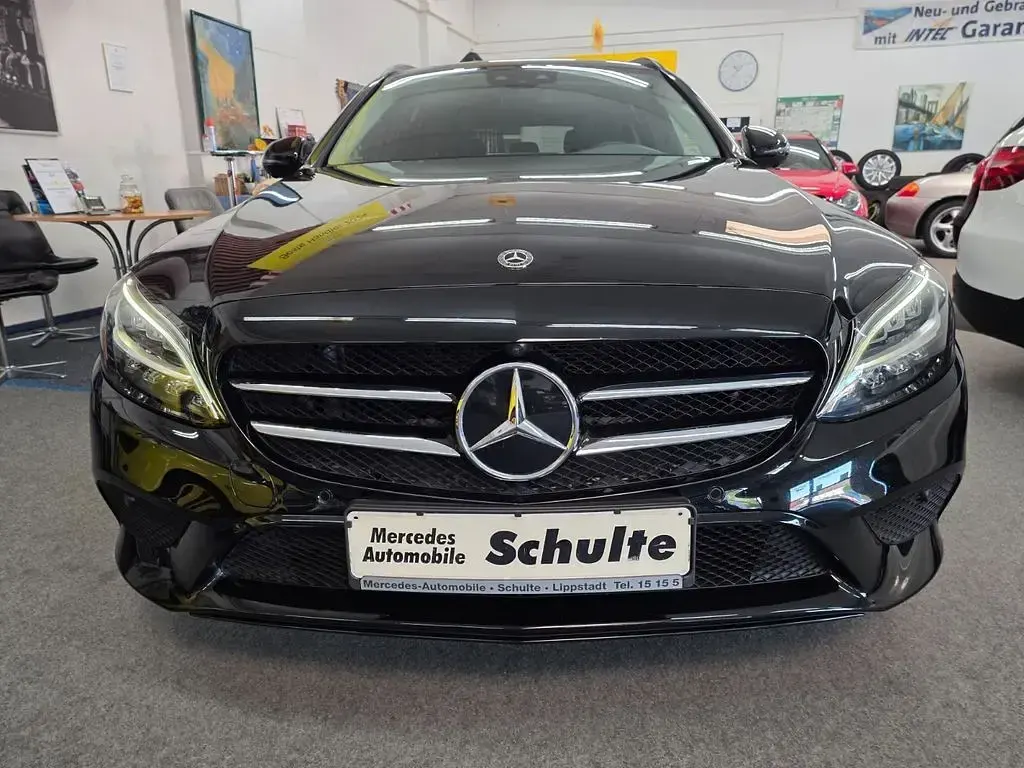 Gebraucht Mercedes C180 Avantgarde 156 PS (114 kW) 2021 Schwarz Limousine