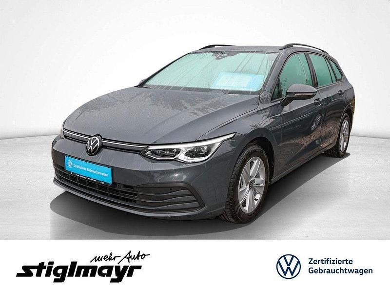 Delfingrau metallic Gebraucht 2023 VW Golf VIII Life Kombi | 24.140 € (Fairer Preis) - Bild 1/4