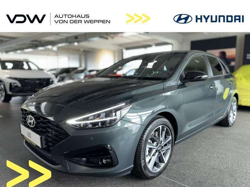 Cypress green (grün) Neu 2024 Hyundai i30 Advantage Limousine | 24.590 € (Fairer Preis) - Bild 1/4