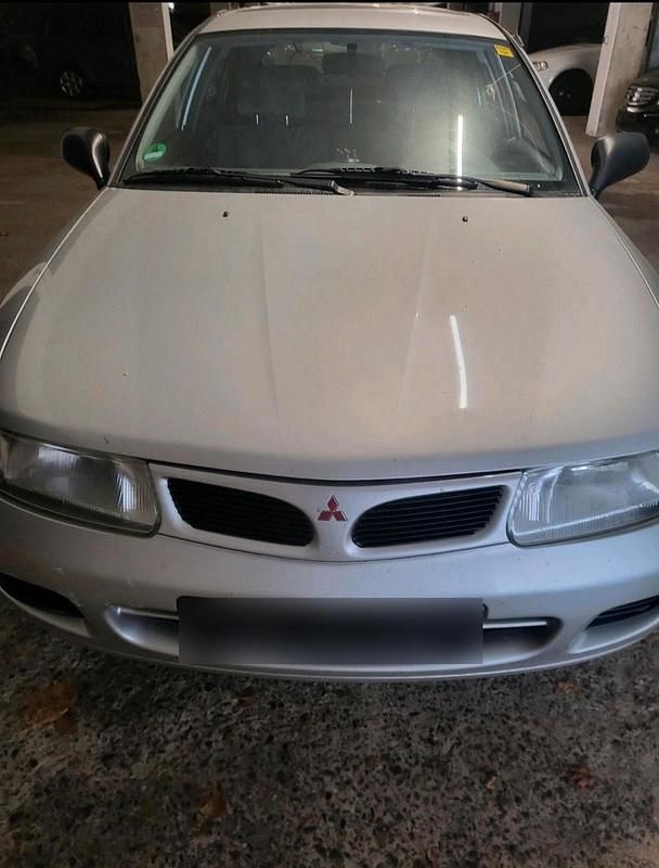 Gebraucht Mitsubishi Carisma 90 PS (66 kW) 1998 Grau Limousine