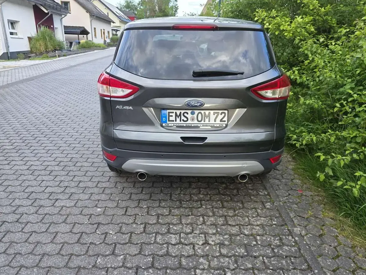 Gebraucht Ford Kuga Titanium 150 PS (110 kW) 2017 Grau SUV