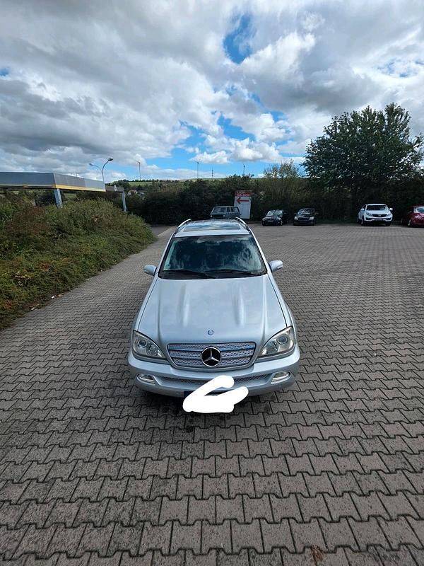 Silber Gebraucht 2005 Mercedes ML270 SUV | 6.300 € - Bild 1/4