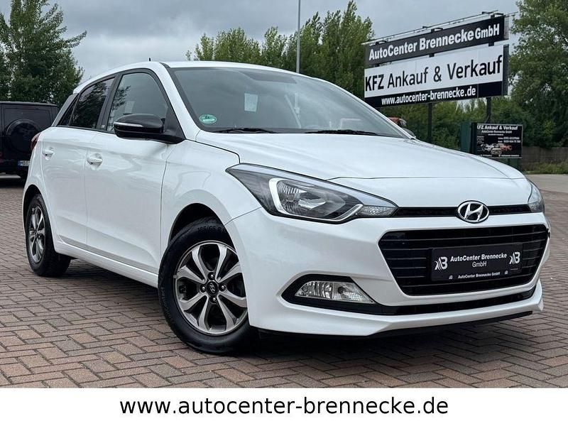 Weiß Gebraucht 2018 Hyundai i20 Passion Limousine | 9.950 € (Fairer Preis) - Bild 1/4