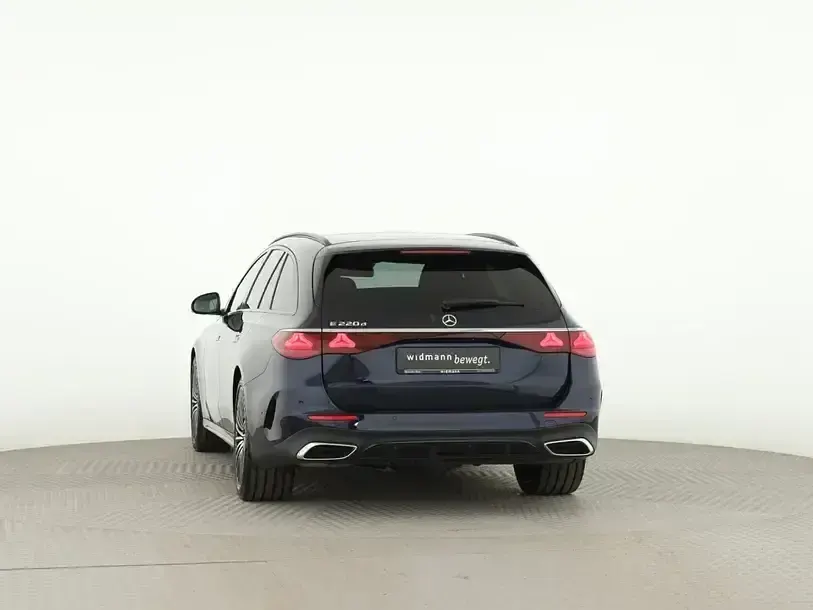 Usado Mercedes E220 AMG 197 CV (144 kW) 2025 Azul Familiar