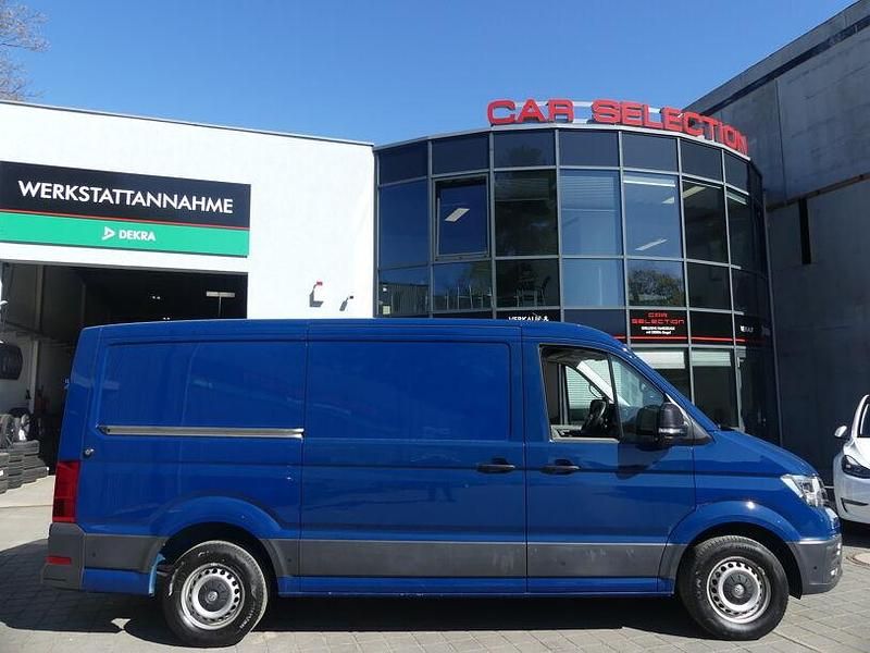 Gebraucht VW Crafter 140 PS (102 kW) 2021 Deep ocean blue Van