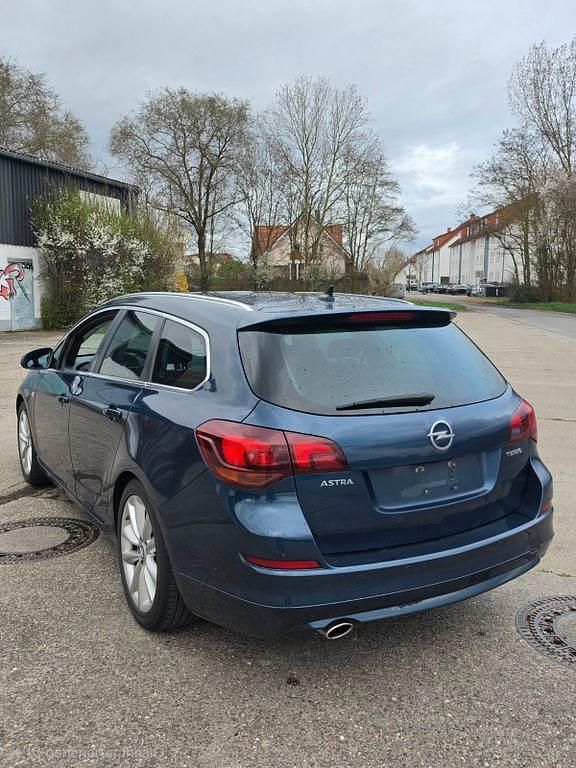 Gebraucht Opel Astra 179 PS (131 kW) 2011 Blau Kombi