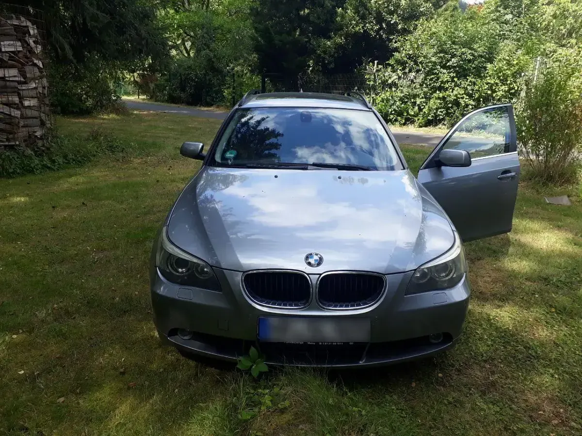 Gebraucht BMW 520 163 PS (119 kW) 2007 Grau Kombi