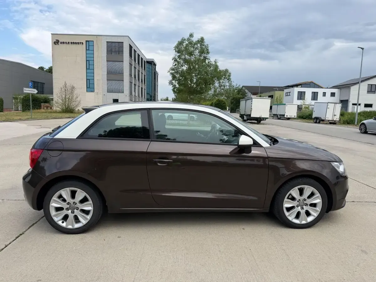 Gebraucht Audi A1 Ambition 105 PS (77 kW) 2012 Braun Kleinwagen