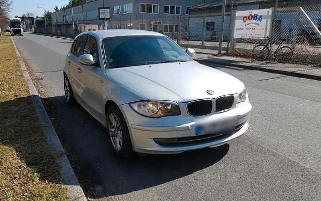Silber Gebraucht 2010 BMW 116 Kleinwagen | 5.500 € (Fairer Preis) - Bild 1/4