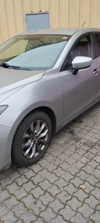 Gebraucht Mazda 3 120 PS (88 kW) 2015 Silber Limousine