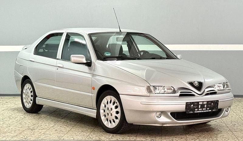 Silber Gebraucht 2000 Alfa Romeo 146 Kleinwagen | 4.490 € - Bild 1/4