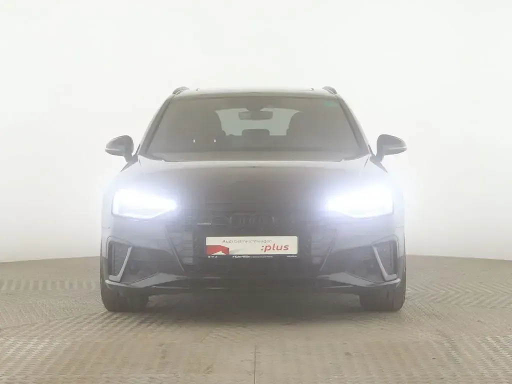 Gebraucht Audi A4 S-Line 204 PS (150 kW) 2023 Mythosschwarz metallic Kombi