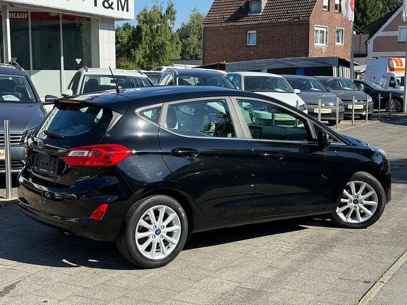 Gebraucht Ford Fiesta Titanium 101 PS (74 kW) 2017 Schwarz Kleinwagen