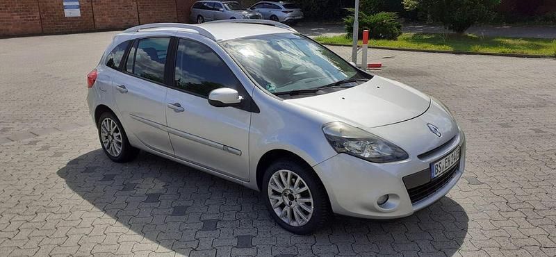 Silber Gebraucht 2010 Renault Clio II Dynamique Limousine | 1.900 € (Guter Preis) - Bild 1/4
