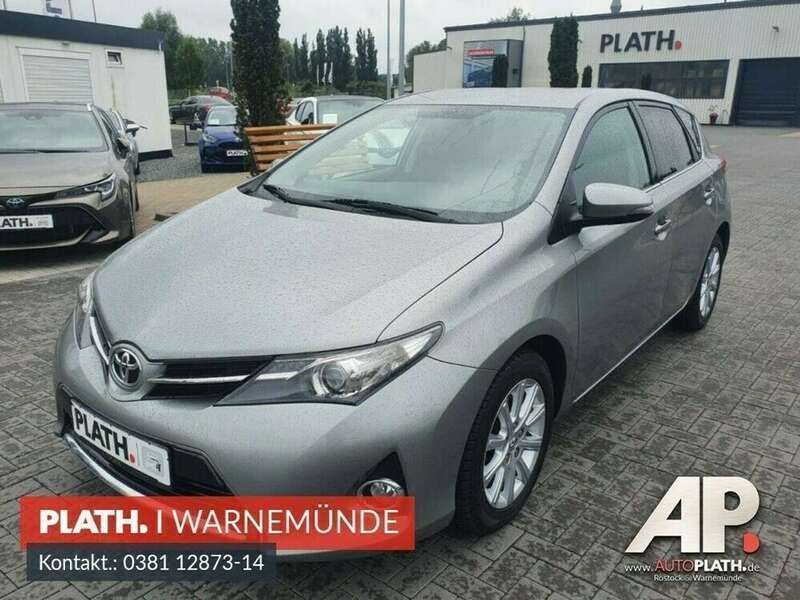 Silber Gebraucht 2015 Toyota Auris Edition Limousine | 14.290 € (Teuer) - Bild 1/4
