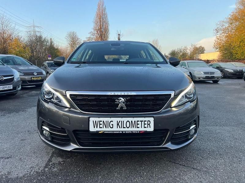 Grau Gebraucht 2018 Peugeot 308 Style Limousine | 10.850 € (Guter Preis) - Bild 1/4