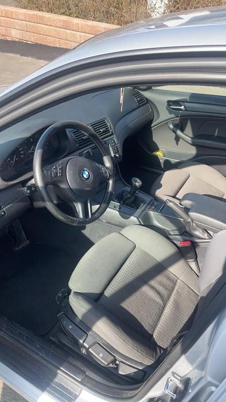 Second-hand BMW 318 143 CP (105 kW) 2002 Argintiu Berlinǎ