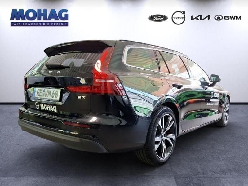 Gebraucht Volvo V60 Core 197 PS (144 kW) 2024 Schwarz Kombi
