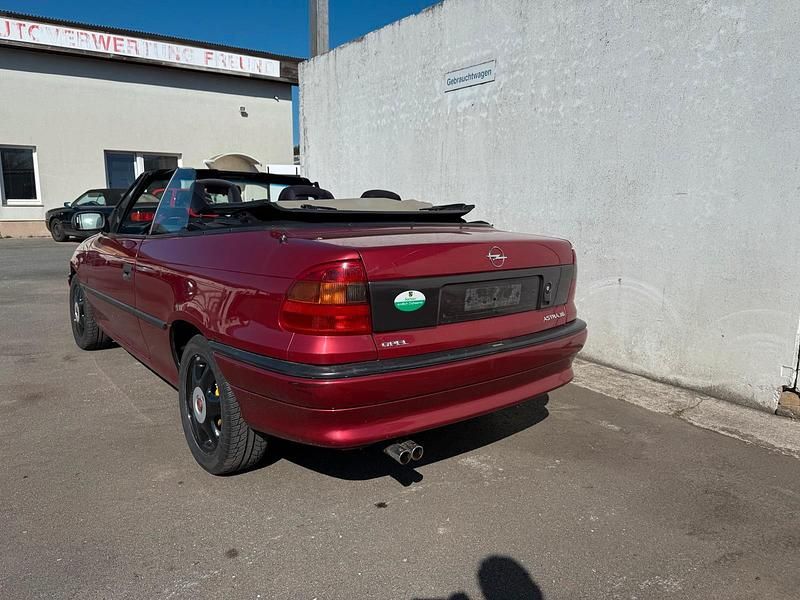 Gebraucht Opel Astra Cabriolet 75 PS (55 kW) 1998 Rot Cabrio