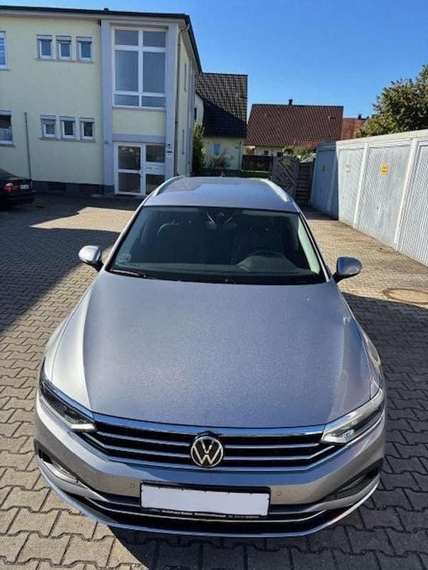 Grau Gebraucht 2021 VW Passat Elegance Kombi | 24.990 € (Etwas zu teuer) - Bild 1/4