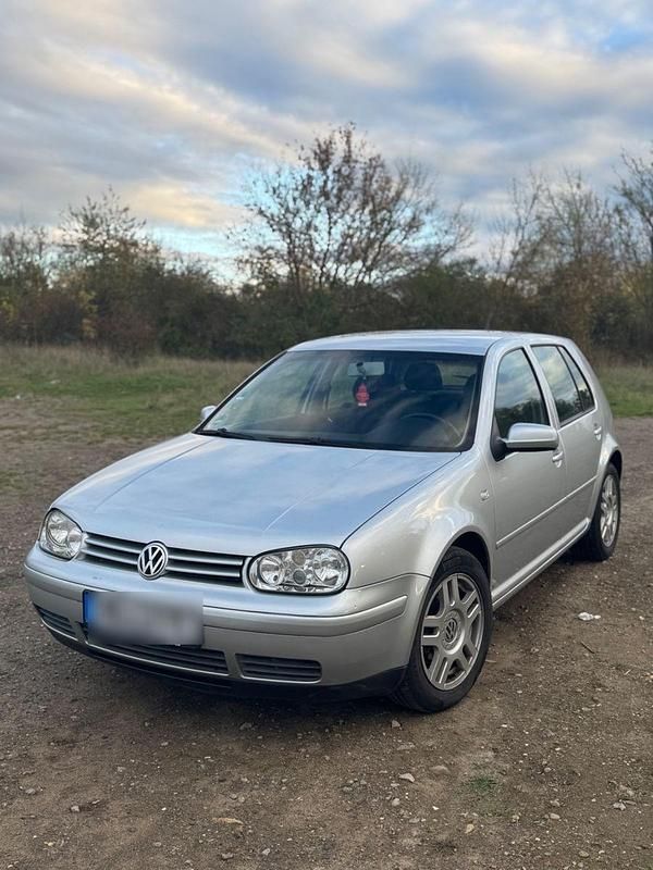 Silber Gebraucht 2002 VW Golf IV Basis Kleinwagen | 2.000 € (Fairer Preis) - Bild 1/4
