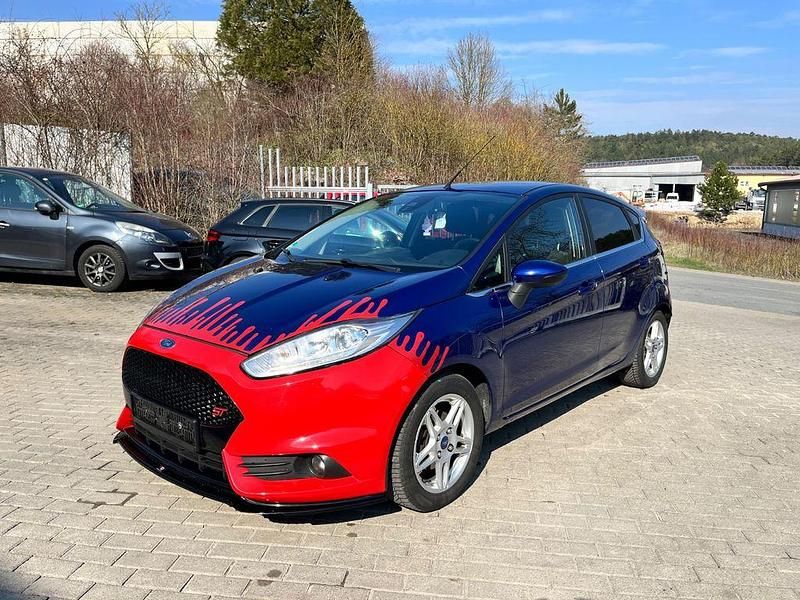 Gebraucht Ford Fiesta Titanium 125 PS (91 kW) 2014 Blau Kleinwagen
