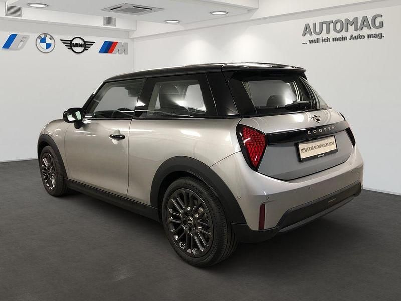 Używany Mini Cooper Classic 114 kW (156 KM) 2025 Srebrny Hatchback