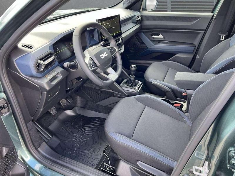 Neu Dacia Duster Expression 101 PS (74 kW) 2025 Zedergrün SUV