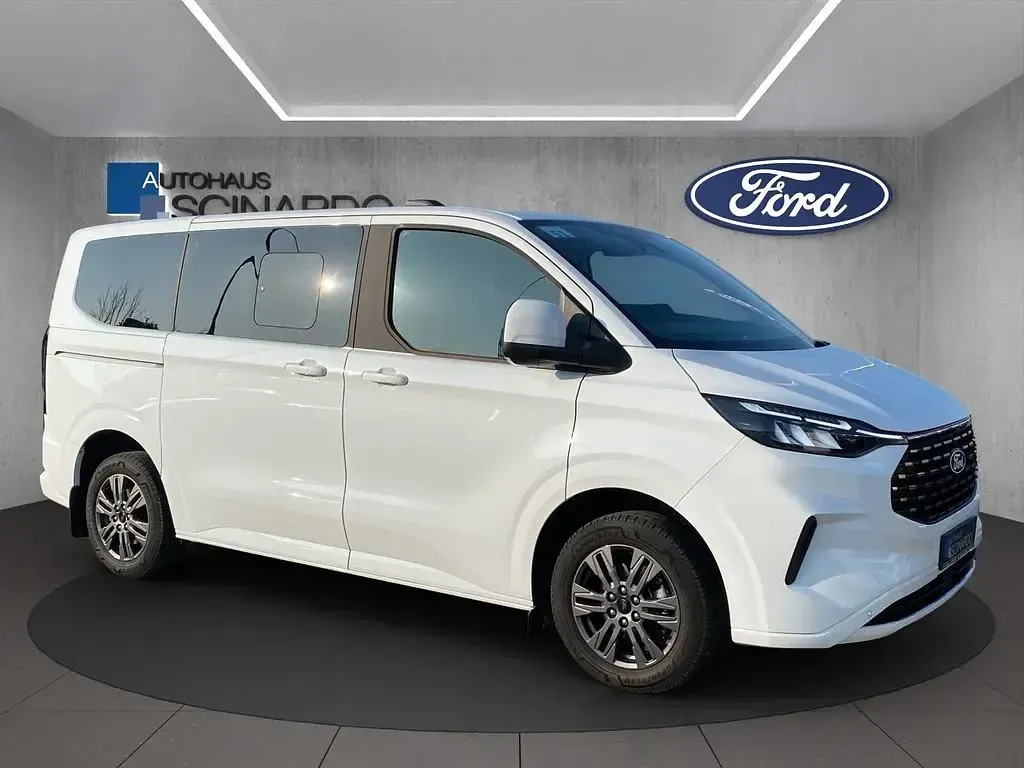 Gebraucht Ford Tourneo Custom Titanium 136 PS (100 kW) 2025 Weiß Van