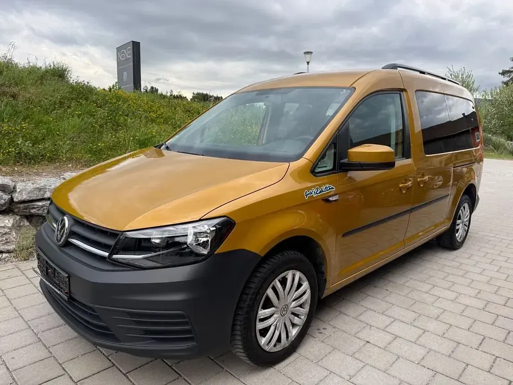 Używany VW Caddy Maxi 102 KM (75 kW) 2019 Żółty Minivan
