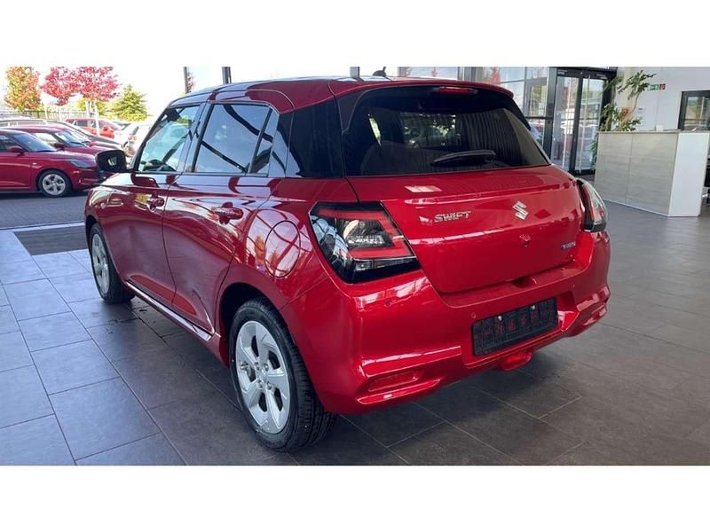 Gebraucht Suzuki Swift Comfort 83 PS (61 kW) 2025 Rot Kleinwagen