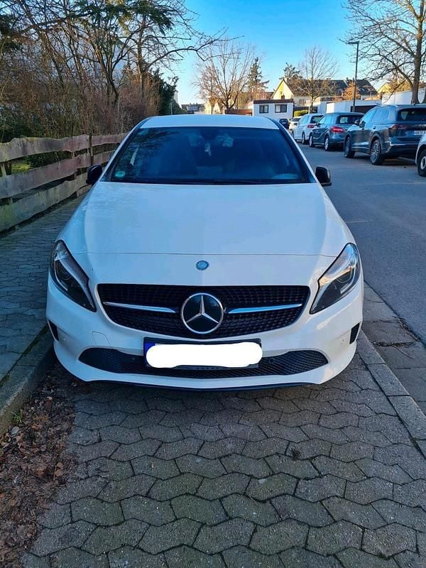 Gebraucht Mercedes A200 136 PS (100 kW) 2016 Weiß Kleinwagen