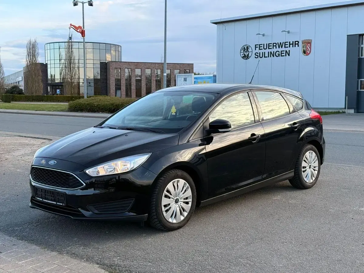 Gebraucht Ford Focus Trend 101 PS (74 kW) 2017 Schwarz Kleinwagen