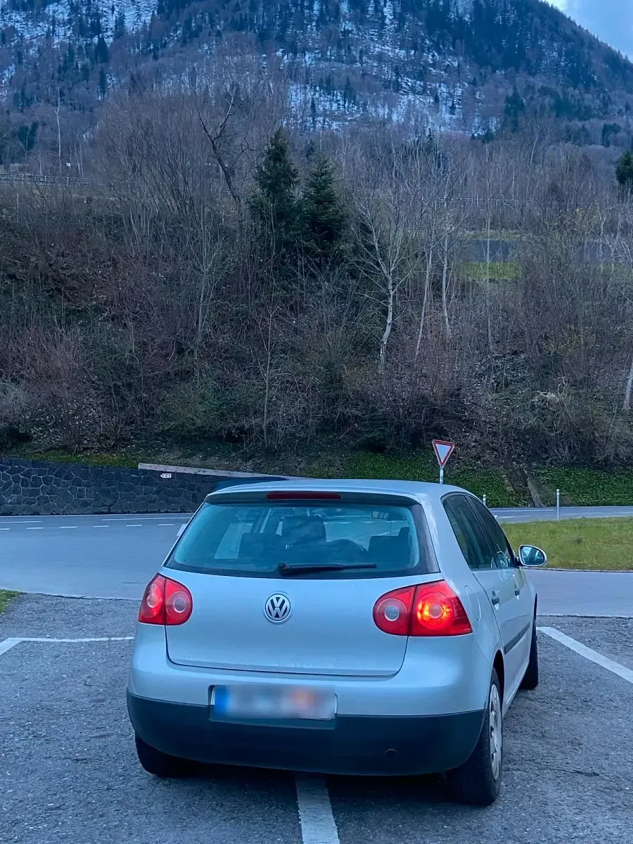 Gebraucht VW Golf V 105 PS (77 kW) 2005 Silber Kleinwagen