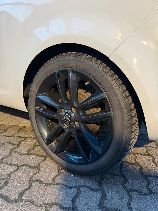 Gebraucht Opel Corsa Color Edition 101 PS (74 kW) 2011 Weiß Kleinwagen